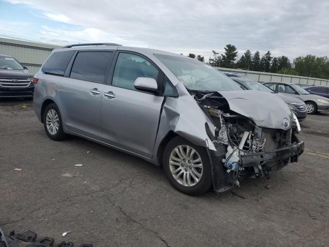 Photo 4 from auction – 2015 TOYOTA SIENNA XLE with VIN 5TDYK3DC9FS688136