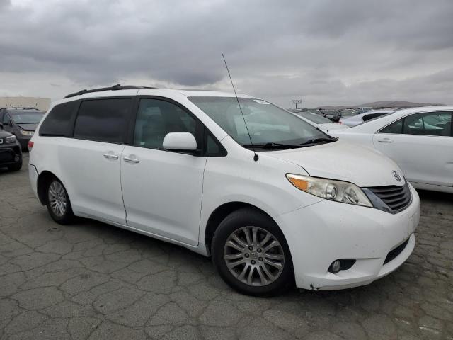 Photo 4 from auction – 2014 TOYOTA SIENNA XLE with VIN 5TDYK3DC1ES409129