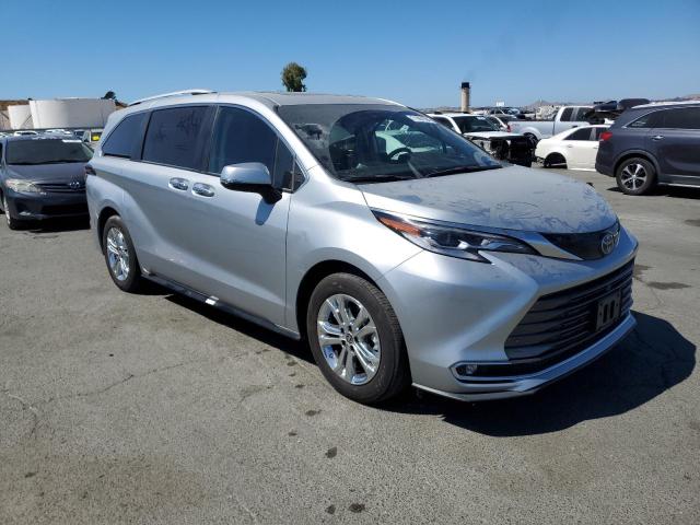 Photo 4 from auction – 2023 TOYOTA SIENNA LIM with VIN 5TDESKFC5PS081498