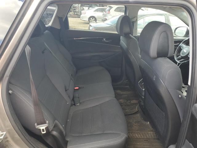 Photo 11 from auction – 2016 KIA SORENTO LX with VIN 5XYPG4A36GG134073