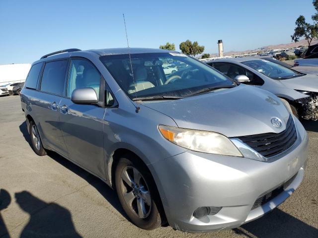 Photo 4 from auction – 2014 TOYOTA SIENNA LE with VIN 5TDKK3DCXES447156