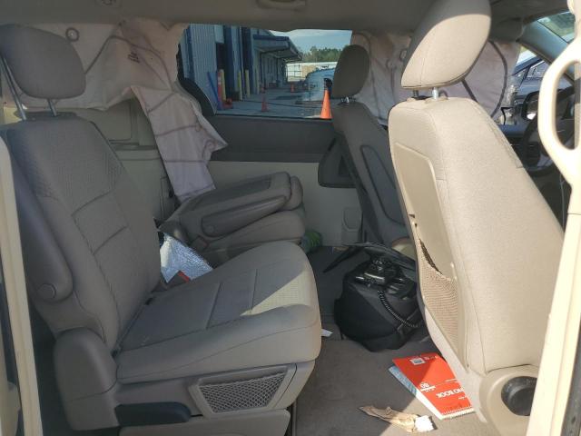 Photo 11 from auction – 2010 CHRYSLER TOWN & COU with VIN 2A4RR4DEXAR187954