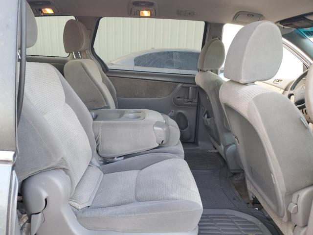 Photo 11 from auction – 2010 TOYOTA SIENNA CE with VIN 5TDKK4CC0AS319980