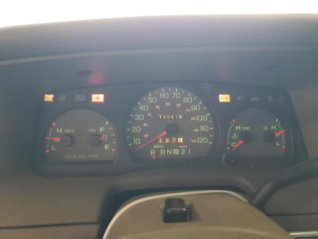 Photo 9 from auction – 2002 MERCURY GRAND MARQ with VIN 2MEFM74WX2X660670