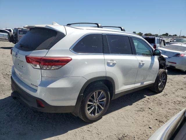 Photo 3 from auction – 2019 TOYOTA HIGHLANDER with VIN 5TDJZRFH0KS615935