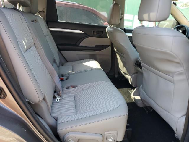 Photo 11 from auction – 2016 TOYOTA HIGHLANDER with VIN 5TDBKRFH8GS354277