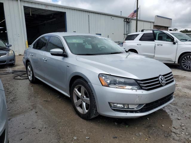 Photo 4 from auction – 2015 VOLKSWAGEN PASSAT S with VIN 1VWAS7A37FC097122