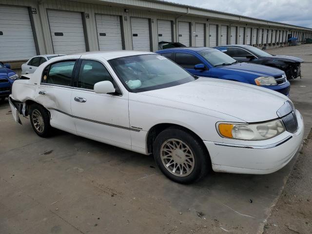 Photo 4 from auction – 2000 LINCOLN TOWN CAR with VIN 1LNHM82W3YY847790