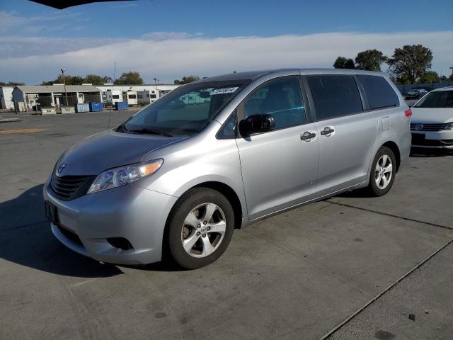 TOYOTA SIENNA 2011 with VIN 5TDZK3DC3BS139028 - Photo from auction