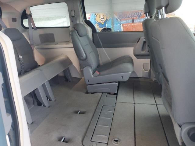 Photo 11 from auction – 2010 CHRYSLER TOWN & COU with VIN 2A4RR5D17AR308782
