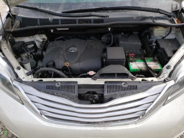 Photo 12 from auction – 2017 TOYOTA SIENNA XLE with VIN 5TDDZ3DC5HS158713