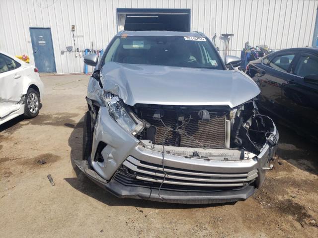 Photo 5 from auction – 2018 TOYOTA HIGHLANDER with VIN 5TDKZRFH6JS535610