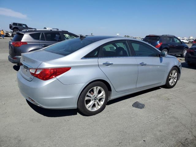 Photo 3 from auction – 2013 HYUNDAI SONATA SE with VIN 5NPEC4AC3DH579376