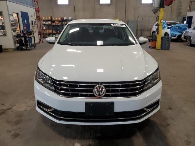 Photo 5 from auction – 2017 VOLKSWAGEN PASSAT with VIN 1VWAT7A37HC014630