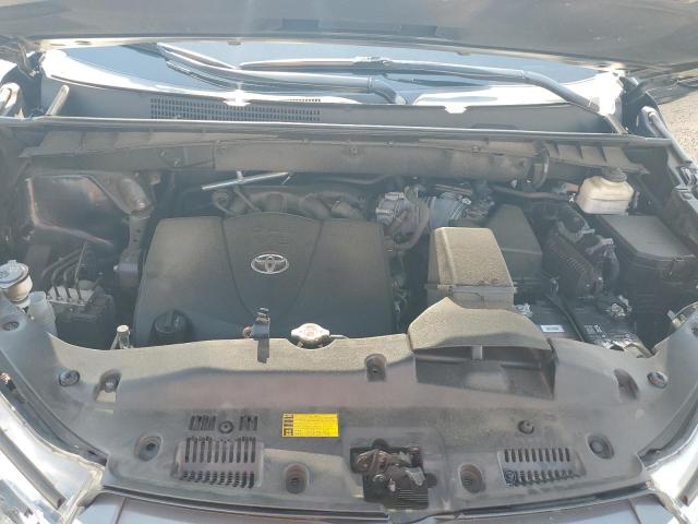 Photo 12 from auction – 2018 TOYOTA HIGHLANDER with VIN 5TDKZRFH0JS542634