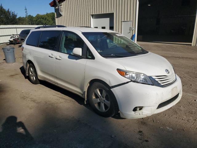 Photo 4 from auction – 2017 TOYOTA SIENNA LE with VIN 5TDKZ3DC9HS790637