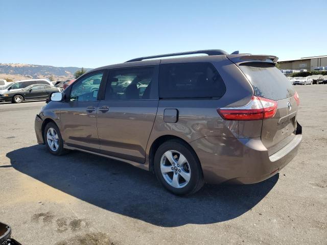Photo 2 from auction – 2018 TOYOTA SIENNA LE with VIN 5TDKZ3DC5JS943908