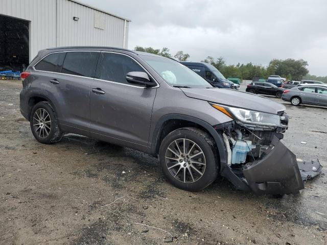 Photo 4 from auction – 2018 TOYOTA HIGHLANDER with VIN 5TDKZRFH8JS287909