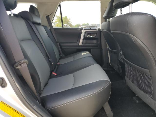 Photo 11 from auction – 2018 TOYOTA 4RUNNER SR with VIN JTEZU5JR3J5174246