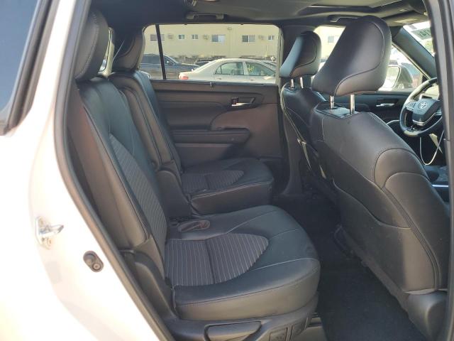 Photo 11 from auction – 2022 TOYOTA HIGHLANDER with VIN 5TDLZRAH6NS095132