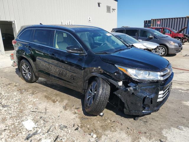 Photo 4 from auction – 2018 TOYOTA HIGHLANDER with VIN 5TDJZRFH6JS832940