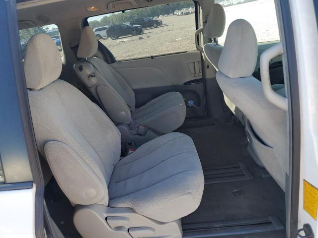 Photo 11 from auction – 2011 TOYOTA SIENNA LE with VIN 5TDKK3DC9BS123174