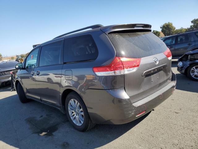 Photo 2 from auction – 2011 TOYOTA SIENNA XLE with VIN 5TDYK3DC3BS099884