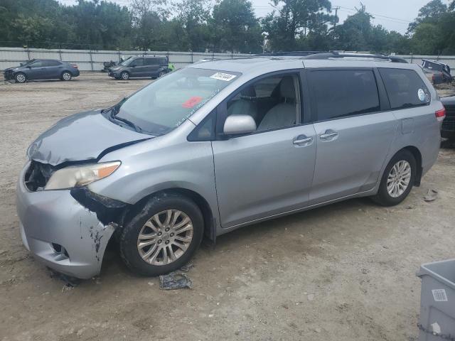TOYOTA SIENNA XLE 2011 with VIN 5TDYK3DC0BS146918 - Photo from auction