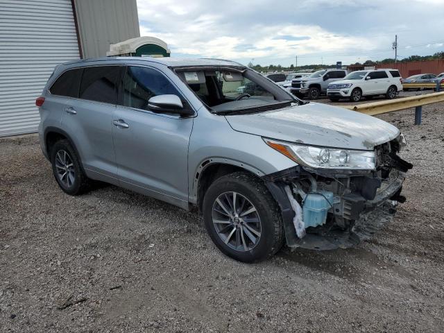 Photo 4 from auction – 2017 TOYOTA HIGHLANDER with VIN 5TDKZRFH5HS194971