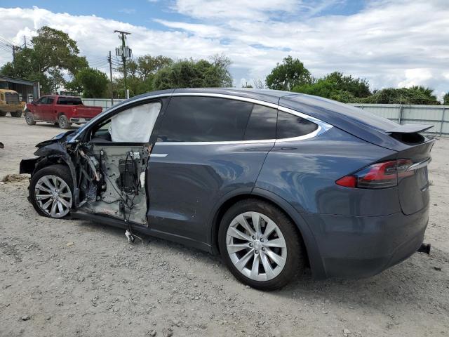 Снимка 2 от търг – 2017 TESLA MODEL X с VIN 5YJXCBE21HF049555