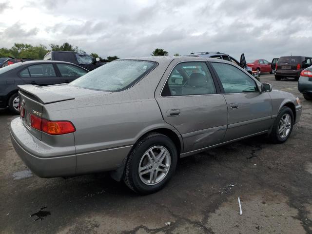 Photo 3 from auction – 2000 TOYOTA CAMRY CE with VIN 4T1BG22K1YU684877