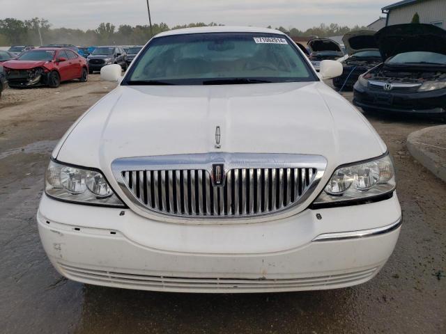 Photo 5 from auction – 2004 LINCOLN TOWN CAR E with VIN 1LNHM81W04Y681871