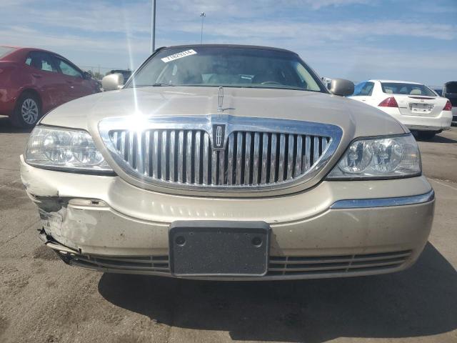 Photo 5 from auction – 2004 LINCOLN TOWN CAR E with VIN 1LNHM81W84Y685781