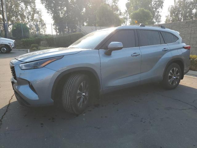 TOYOTA HIGHLANDER 2022 with VIN 5TDHZRAH2NS122428 - Photo from auction