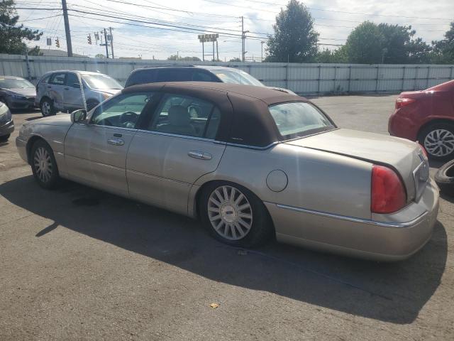 Photo 2 from auction – 2004 LINCOLN TOWN CAR E with VIN 1LNHM81W84Y685781