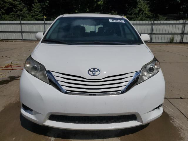 Photo 5 from auction – 2015 TOYOTA SIENNA LE with VIN 5TDKK3DC0FS657704