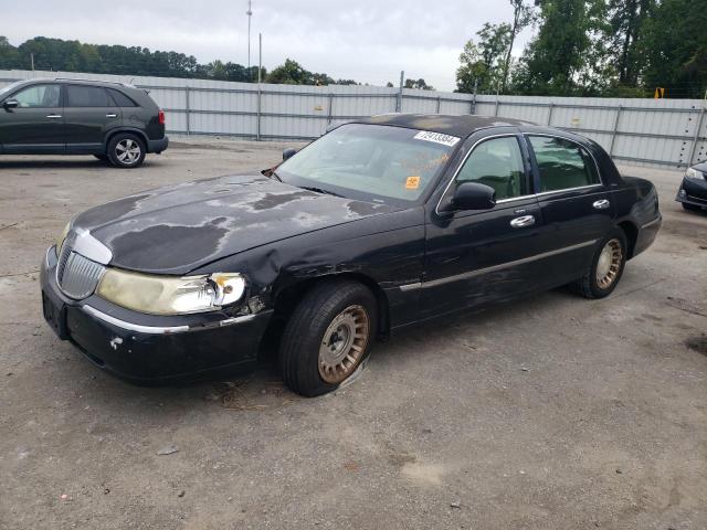 LINCOLN TOWN CAR E 2001 with VIN 1LNHM81W71Y679417 - Photo from auction