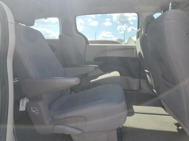 Photo 11 from auction – 2017 CHRYSLER PACIFICA T with VIN 2C4RC1DGXHR609853