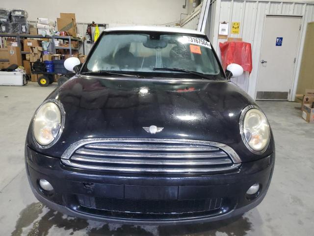 Photo 5 from auction – 2008 MINI COOPER with VIN WMWMF33508TU63935