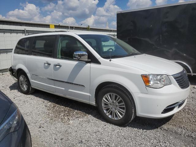 Photo 4 from auction – 2015 CHRYSLER TOWN & COU with VIN 2C4RC1CG1FR674380