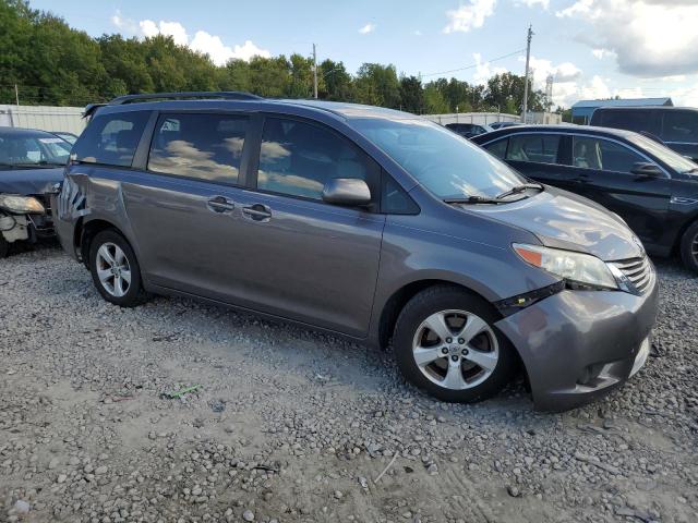 Photo 4 from auction – 2017 TOYOTA SIENNA LE with VIN 5TDKZ3DC3HS849942