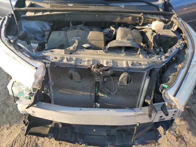 Photo 12 from auction – 2018 TOYOTA HIGHLANDER with VIN 5TDKZRFH6JS286418