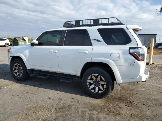 Photo 2 from auction – 2019 TOYOTA 4RUNNER SR with VIN JTEBU5JR9K5731597