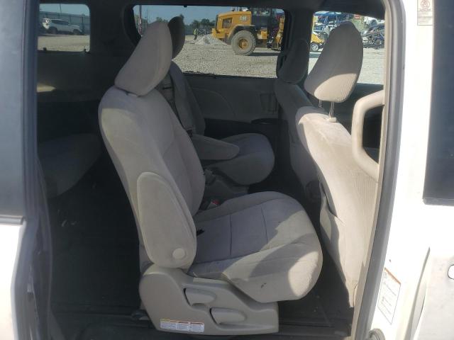 Photo 11 from auction – 2018 TOYOTA SIENNA LE with VIN 5TDKZ3DC9JS954975