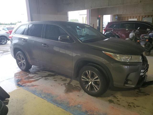 Photo 4 from auction – 2018 TOYOTA HIGHLANDER with VIN 5TDZZRFH7JS264443