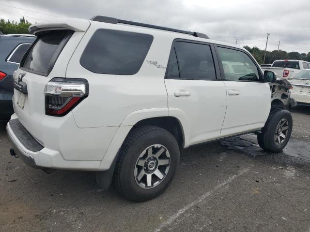 Photo 3 from auction – 2019 TOYOTA 4RUNNER SR with VIN JTEBU5JR2K5669167