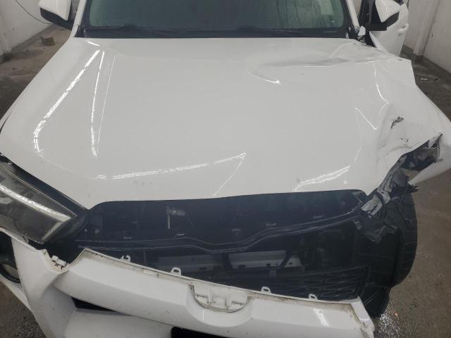 Photo 12 from auction – 2018 TOYOTA 4RUNNER SR with VIN JTEBU5JR1J5581662