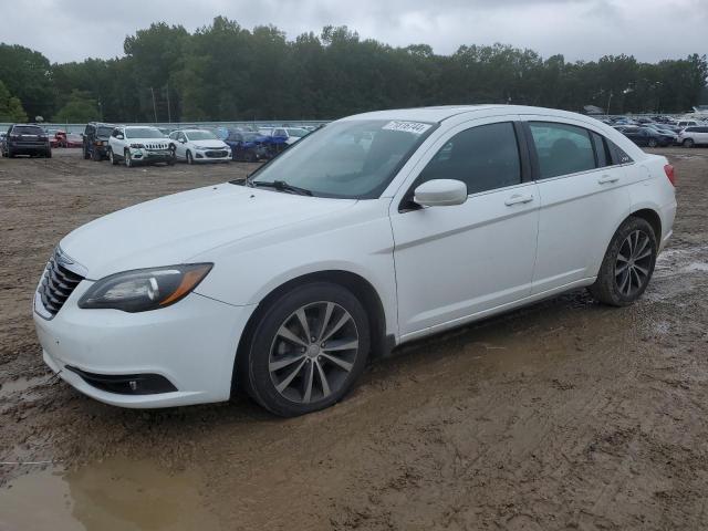 CHRYSLER 200 TOURIN 2013 with VIN 1C3CCBBG9DN737396 - Photo from auction