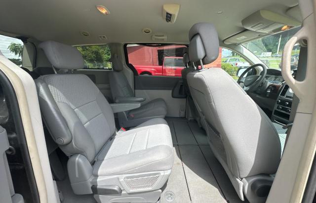 Photo 6 from auction – 2010 CHRYSLER TOWN & COU with VIN 2A4RR2D17AR392276