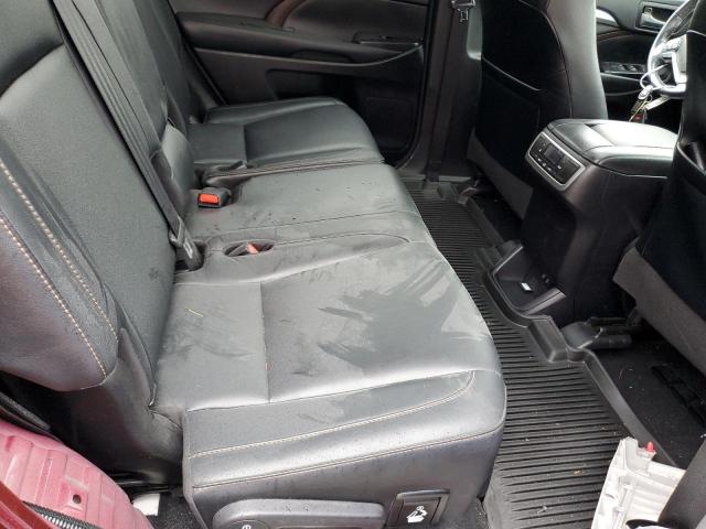 Photo 11 from auction – 2018 TOYOTA HIGHLANDER with VIN 5TDJZRFHXJS835792